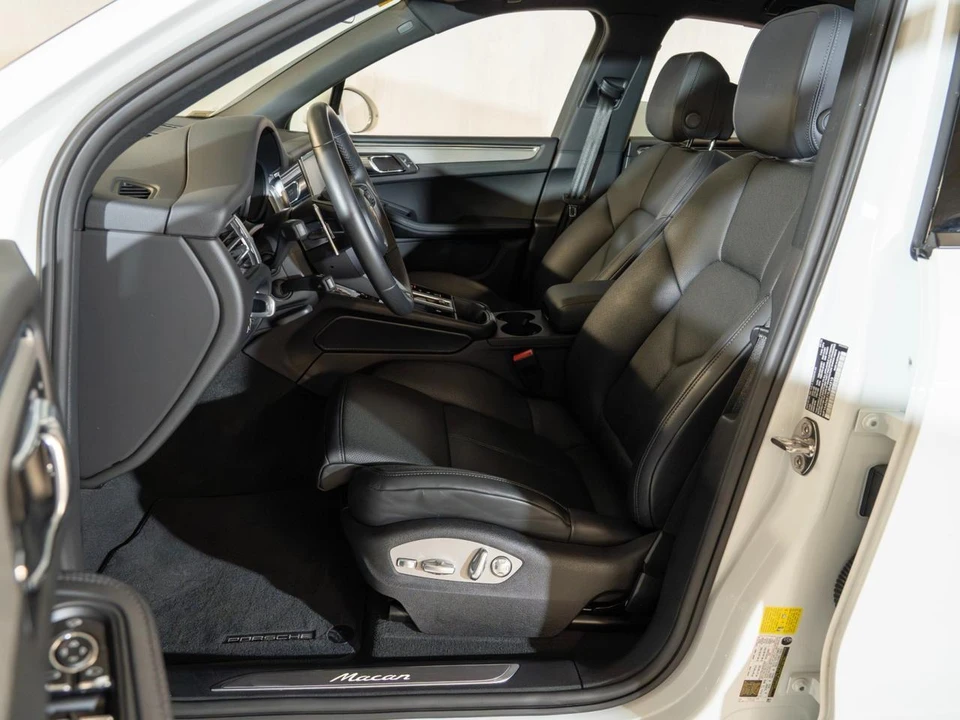 2026 Porsche Macan - Image 17 of 31