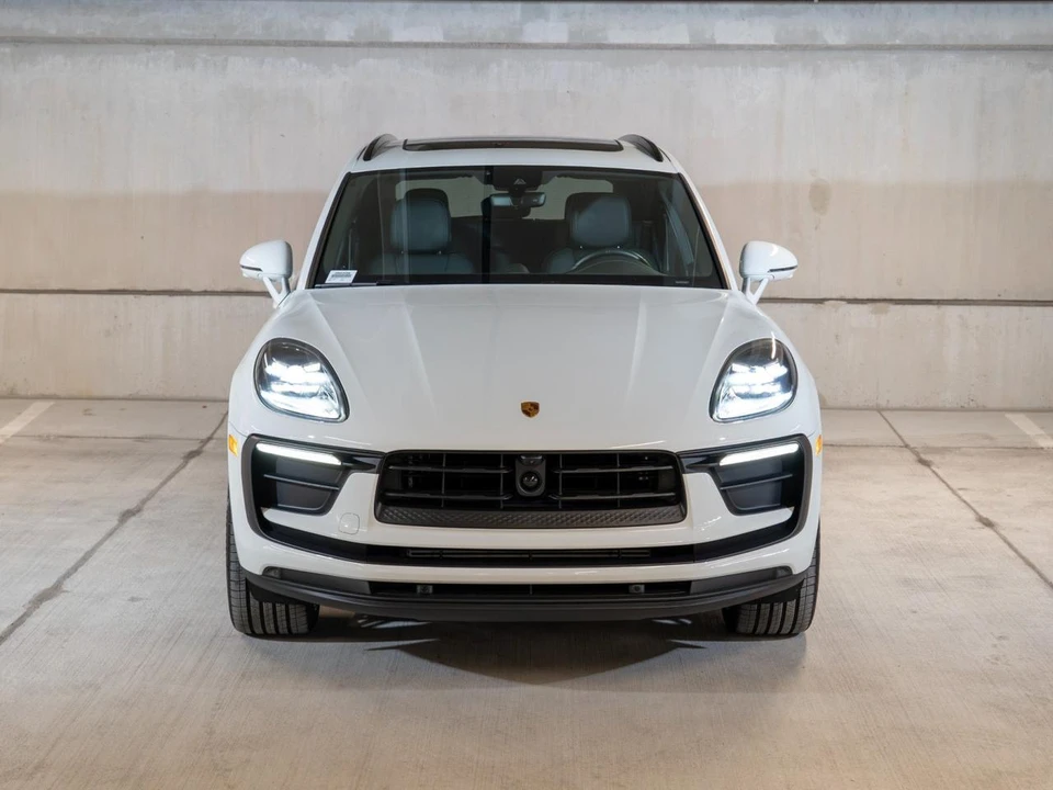 2026 Porsche Macan - Image 11 of 31