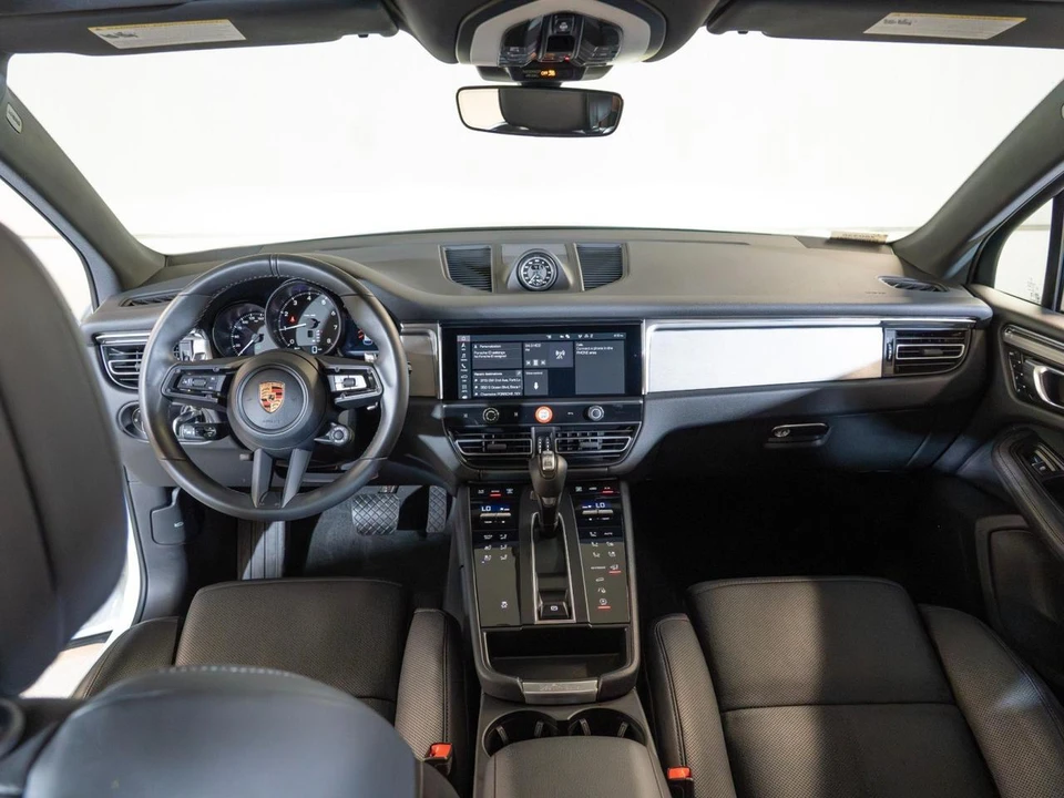 2026 Porsche Macan - Image 23 of 31
