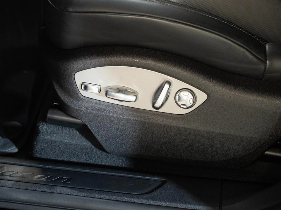 2026 Porsche Macan - Image 13 of 29