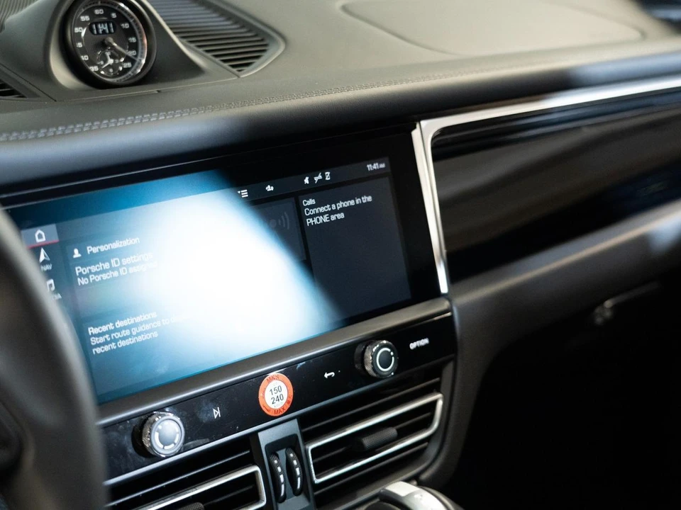 2026 Porsche Macan - Image 21 of 29