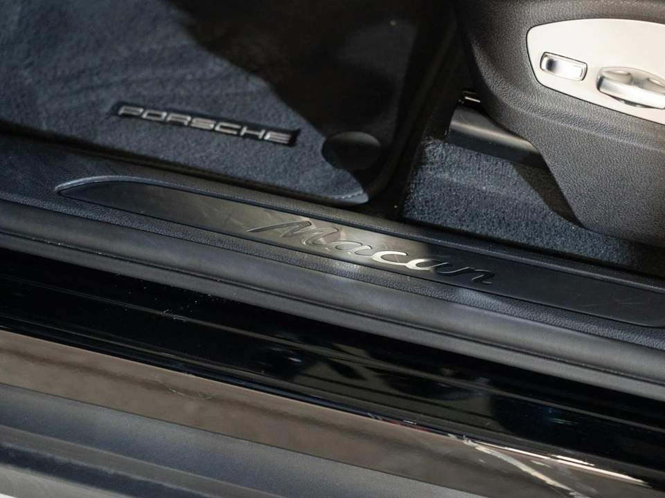 2026 Porsche Macan - Image 12 of 29