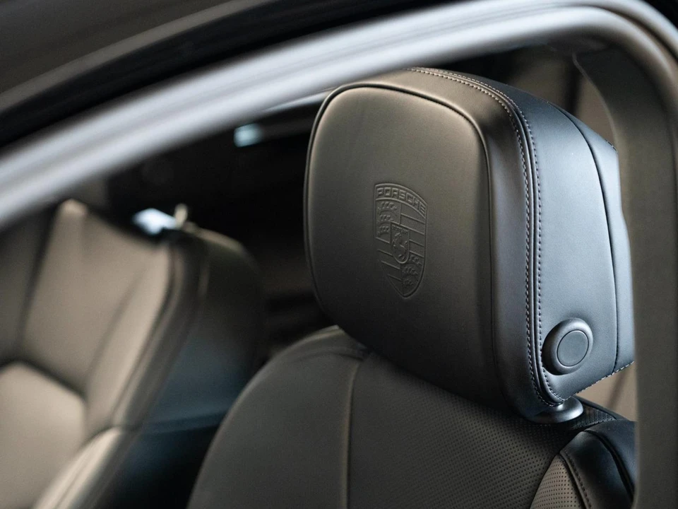2026 Porsche Macan - Image 25 of 29