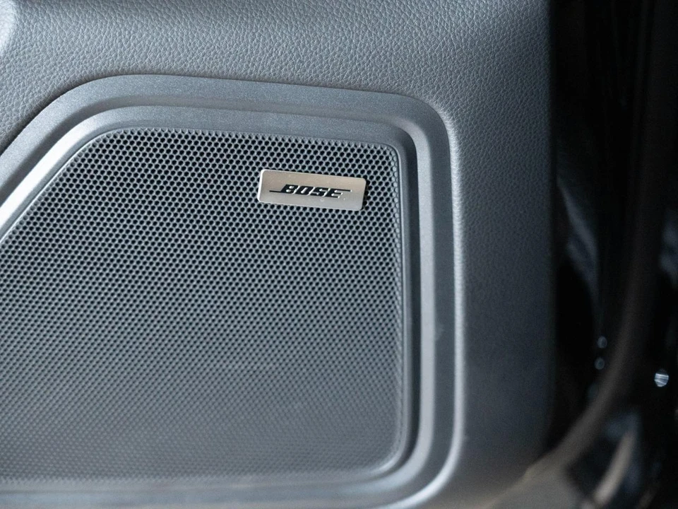 2026 Porsche Macan - Image 18 of 29