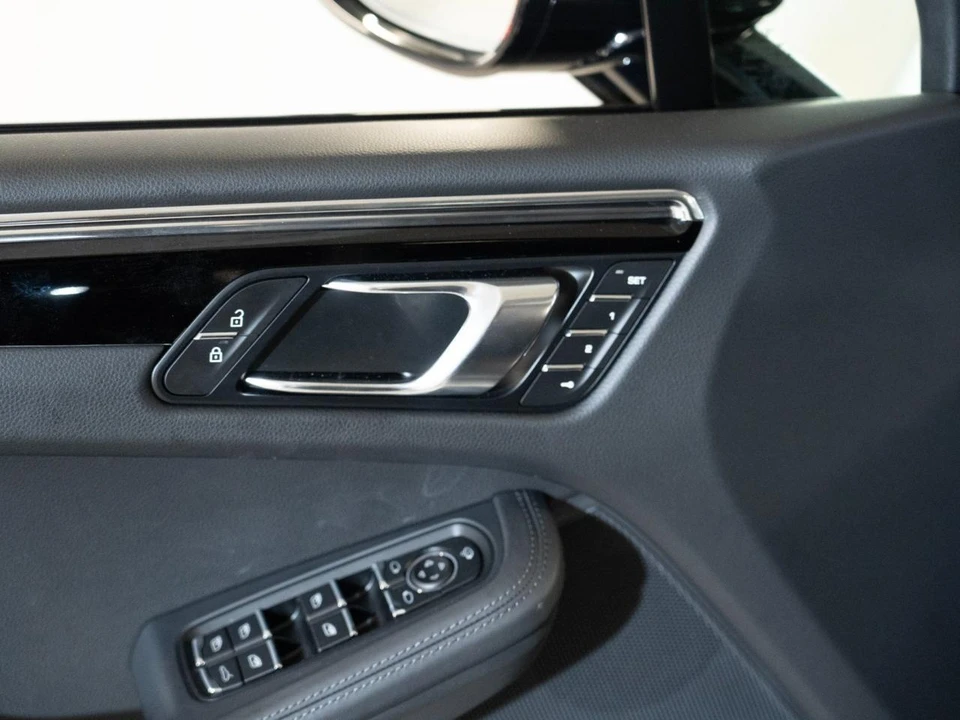 2026 Porsche Macan - Image 17 of 29