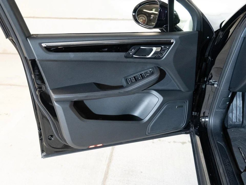 2026 Porsche Macan - Image 16 of 29