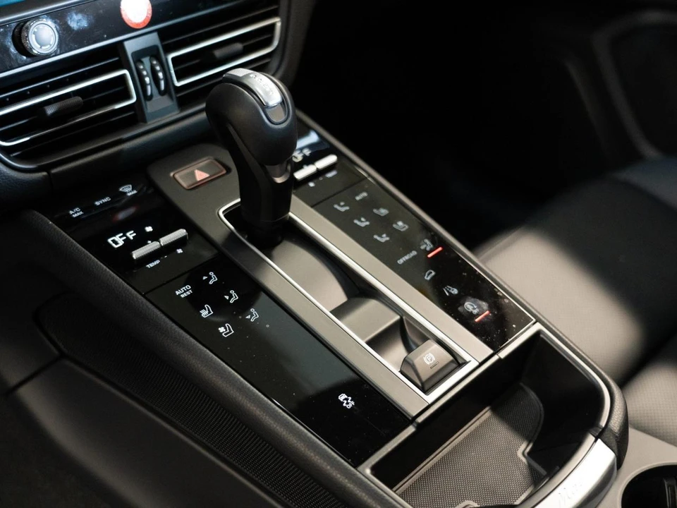 2026 Porsche Macan - Image 22 of 29