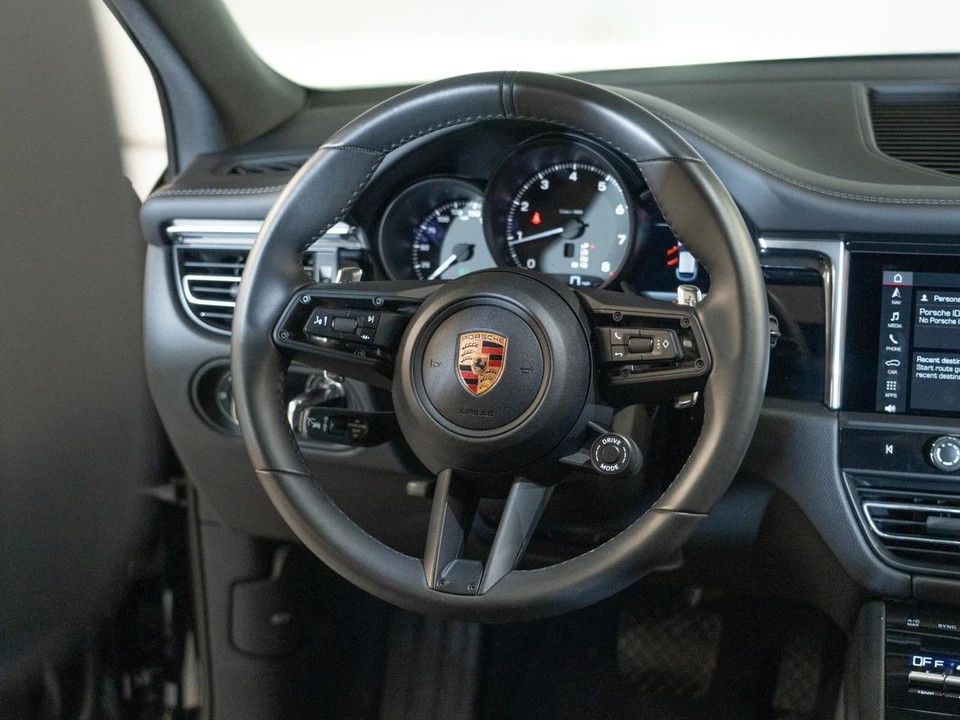 2026 Porsche Macan - Image 27 of 29