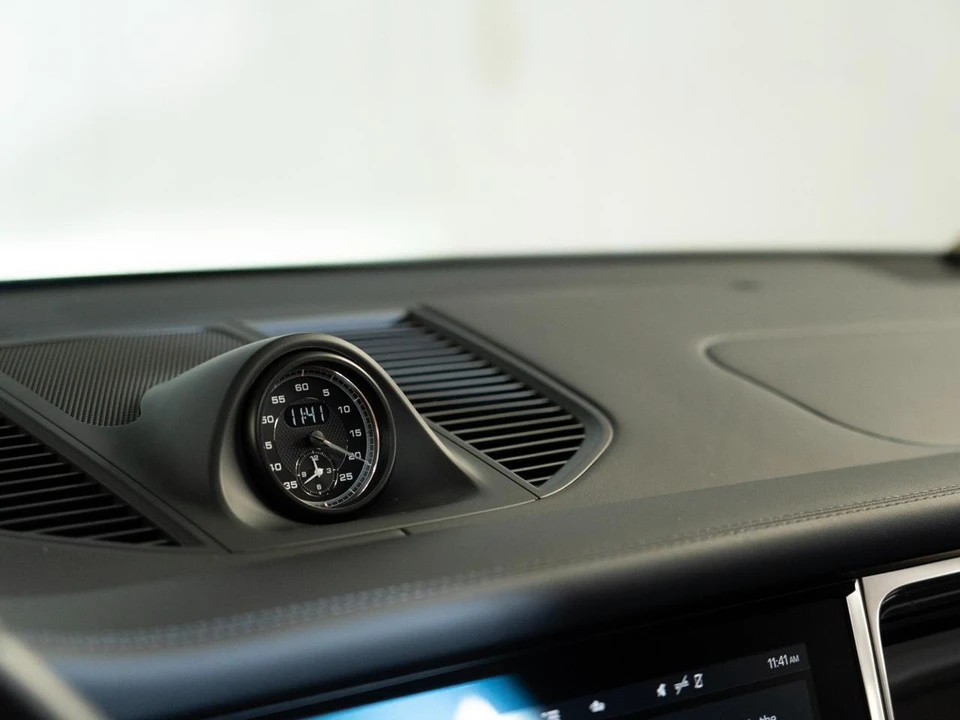 2026 Porsche Macan - Image 20 of 29