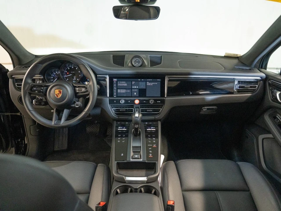 2026 Porsche Macan - Image 26 of 29