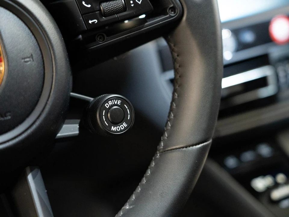 2026 Porsche Macan - Image 23 of 29
