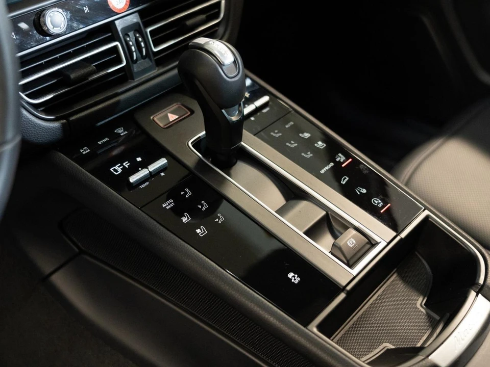 2026 Porsche Macan - Image 22 of 29