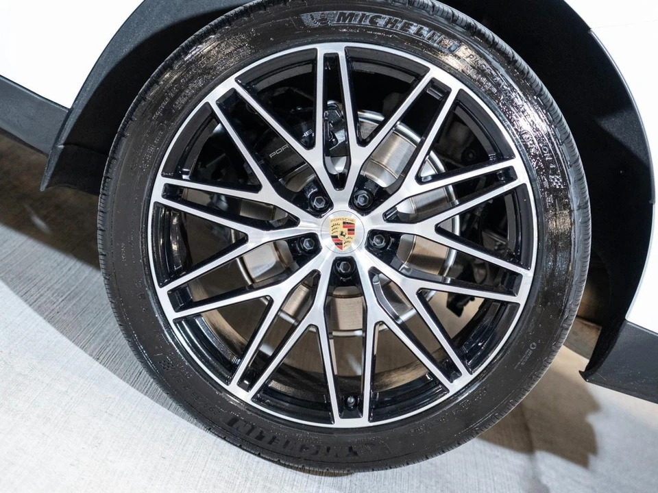 2026 Porsche Macan - Image 11 of 29