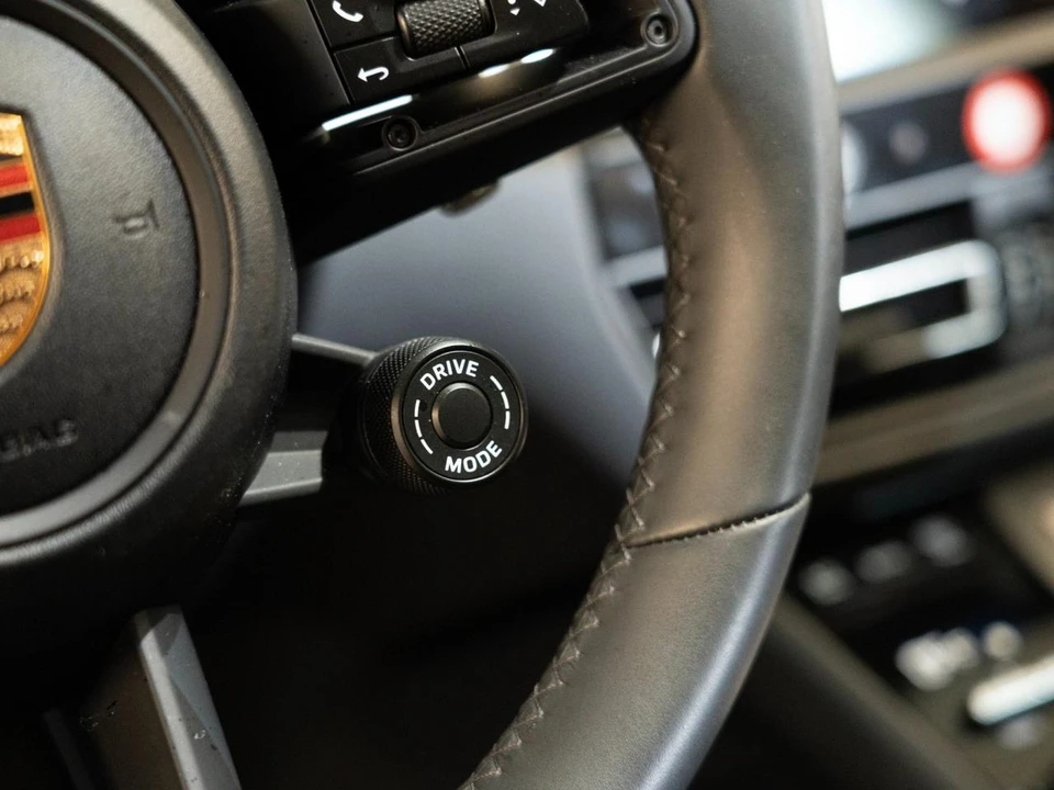 2026 Porsche Macan - Image 23 of 29