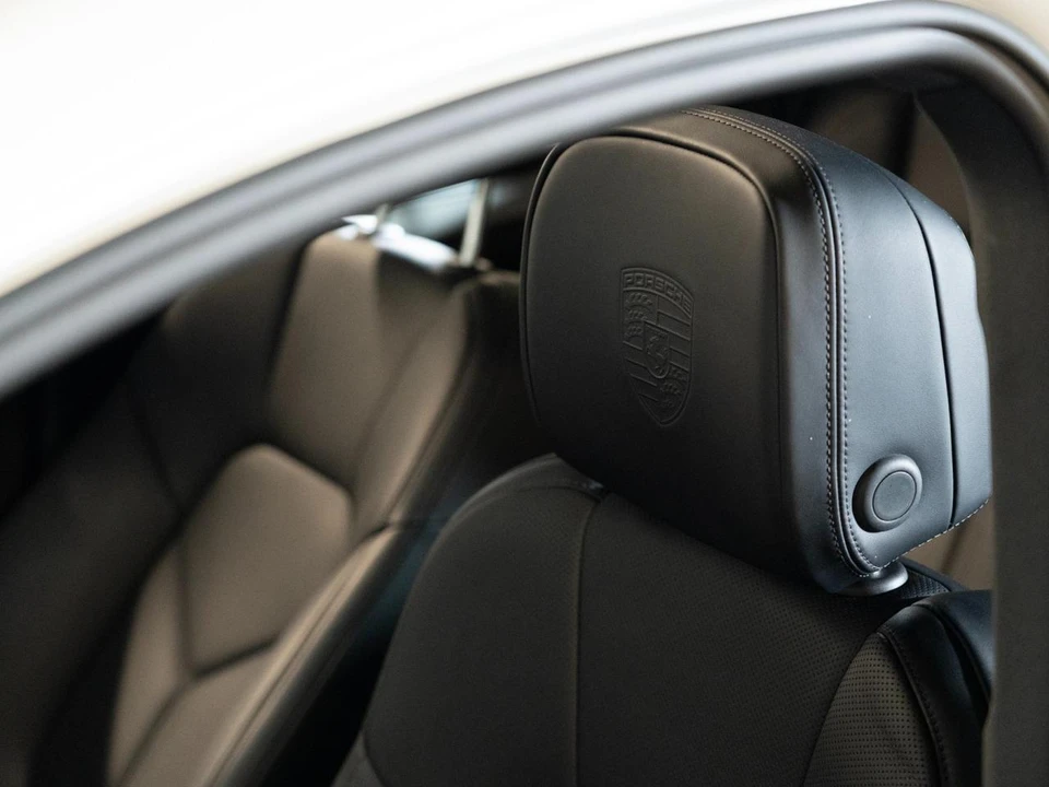 2026 Porsche Macan - Image 25 of 29