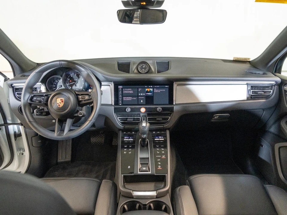 2026 Porsche Macan - Image 26 of 29