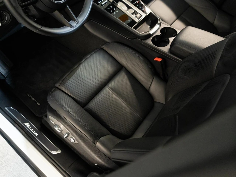 2026 Porsche Macan - Image 14 of 29