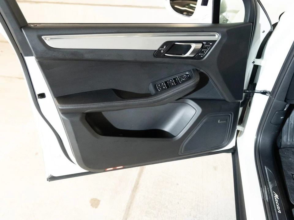 2026 Porsche Macan - Image 16 of 29