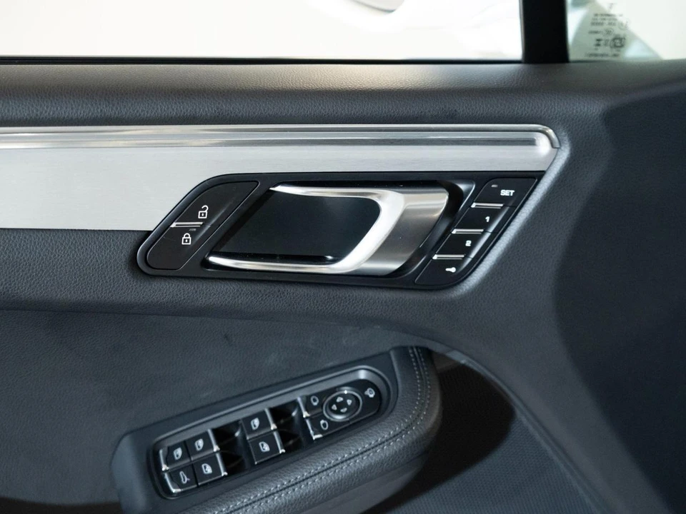 2026 Porsche Macan - Image 17 of 29