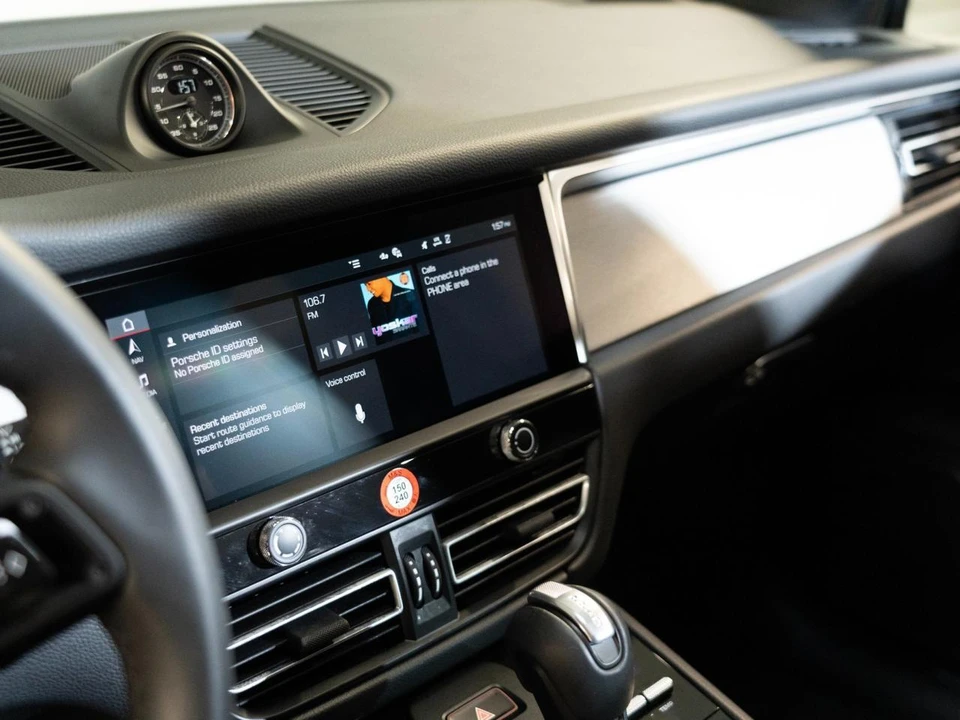 2026 Porsche Macan - Image 21 of 29