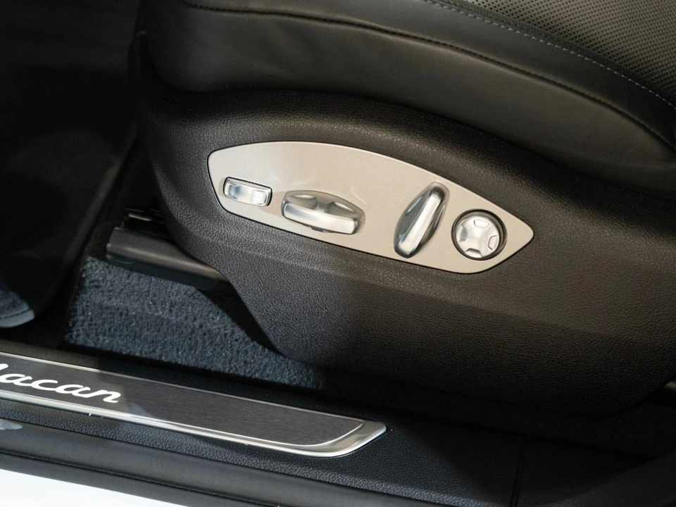 2026 Porsche Macan - Image 13 of 29