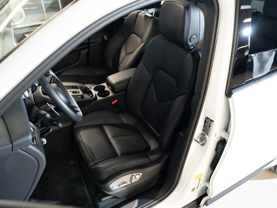 2026 Porsche Macan - Image 5 of 29
