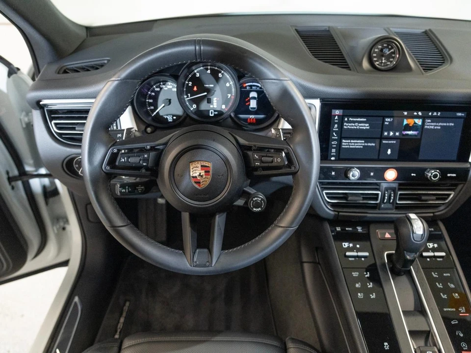 2026 Porsche Macan - Image 28 of 29