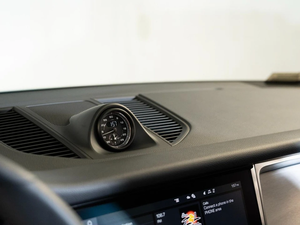 2026 Porsche Macan - Image 20 of 29