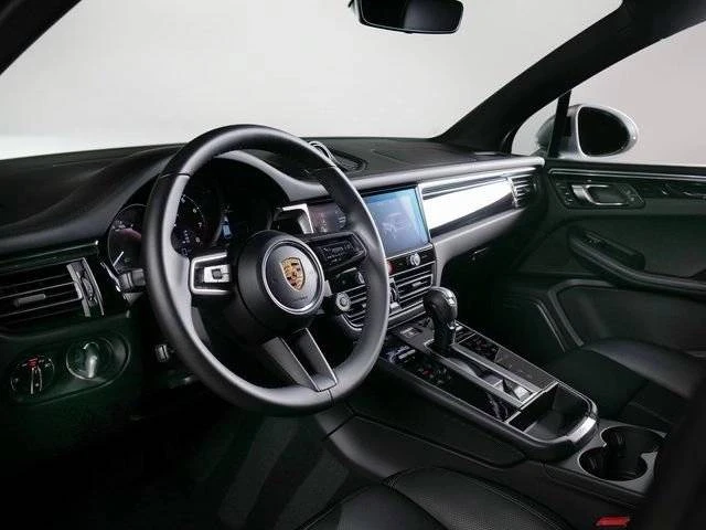 2026 Porsche Macan Electric - Image 4 of 5
