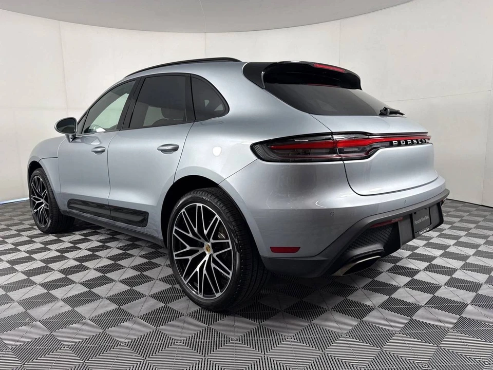 2026 Porsche Macan Electric - Image 3 of 5