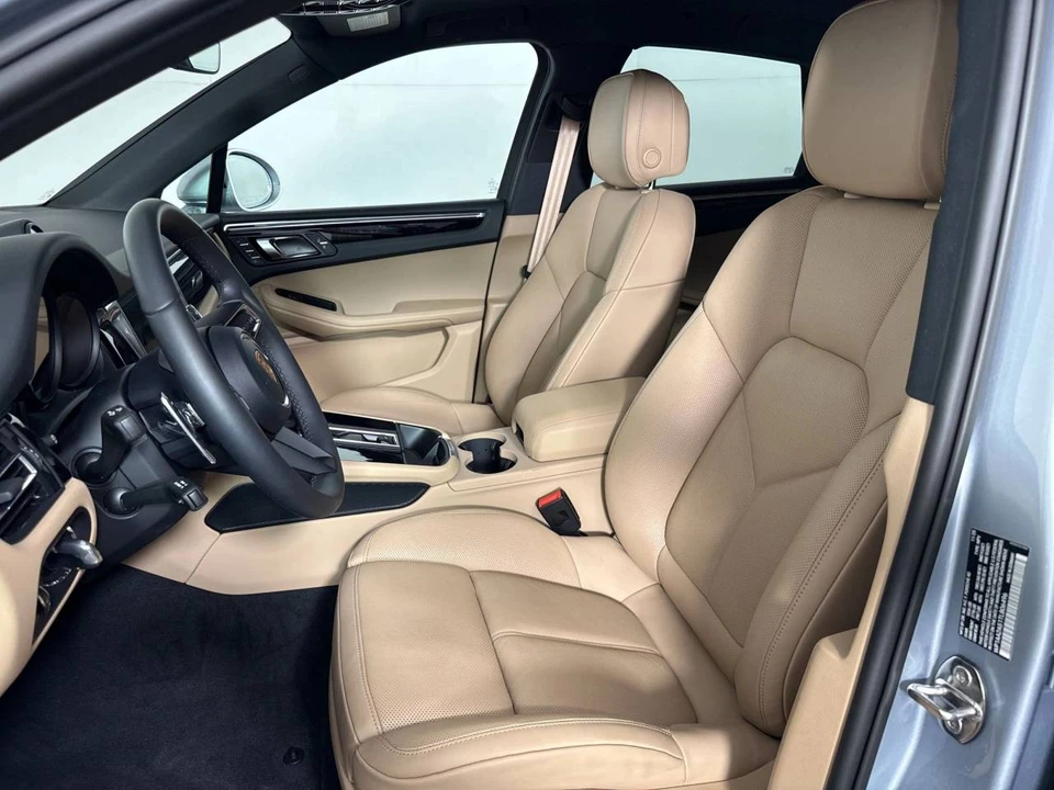 2026 Porsche Macan Electric - Image 5 of 5