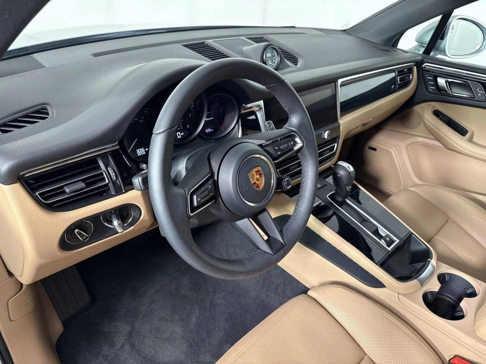 2026 Porsche Macan Electric - Image 4 of 5