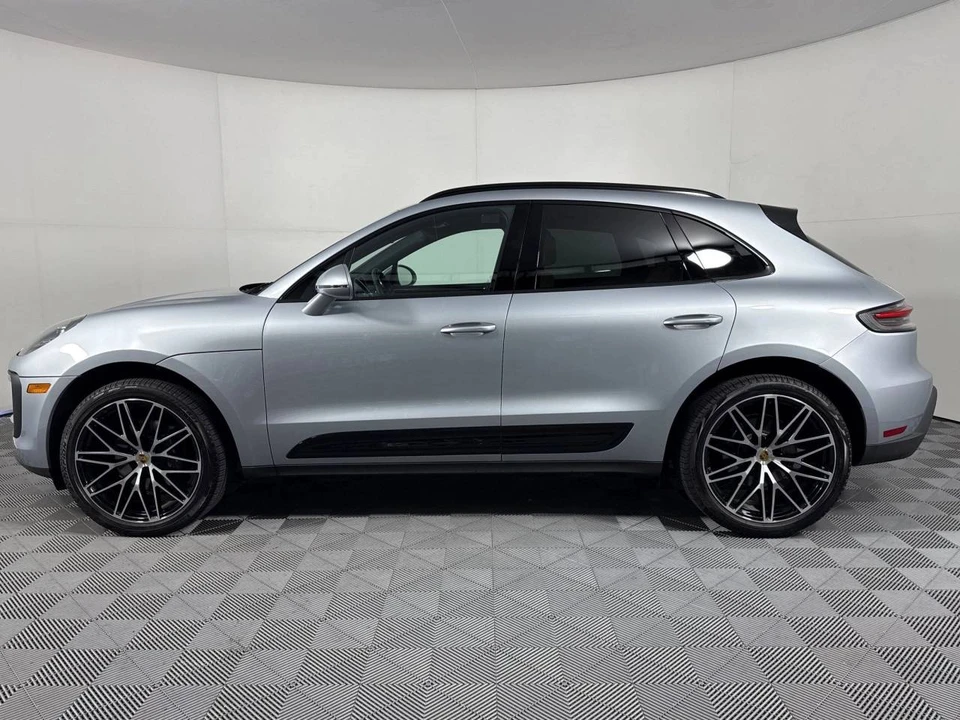 2026 Porsche Macan Electric - Image 2 of 5