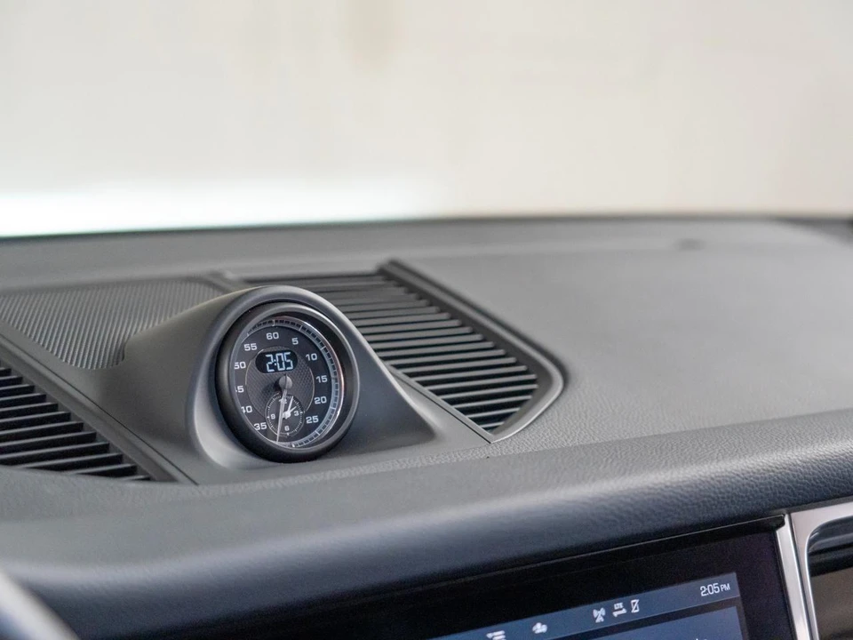 2026 Porsche Macan Electric - Image 21 of 30