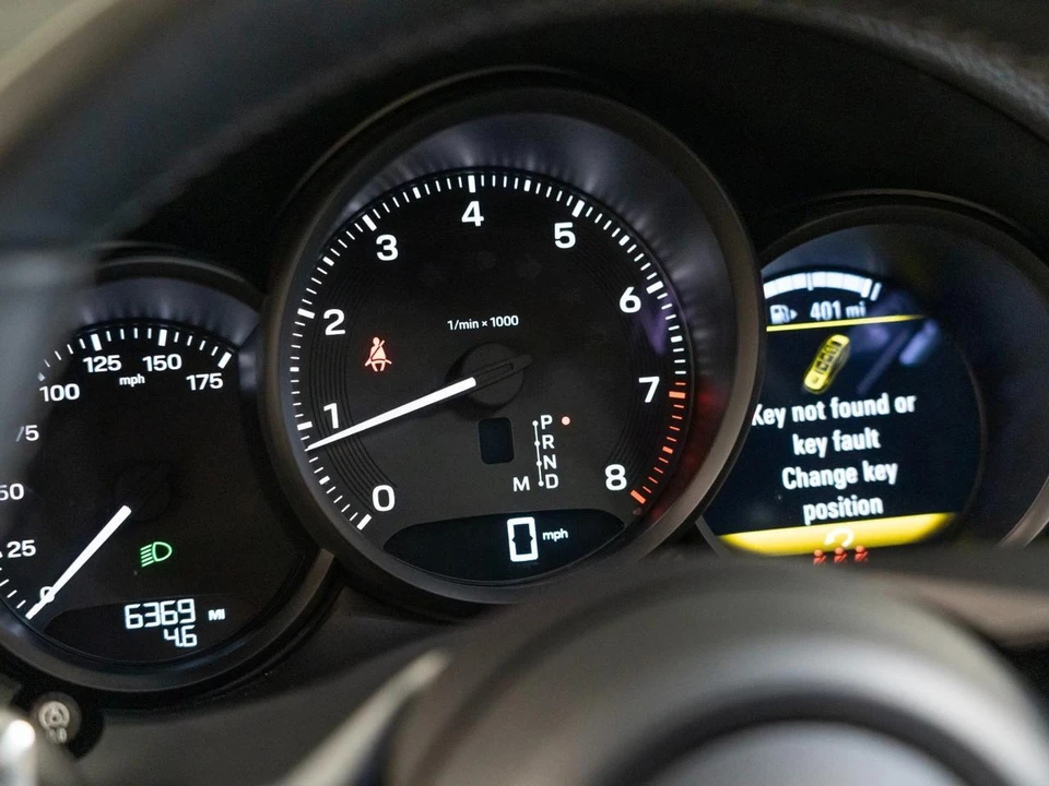 2026 Porsche Macan Electric - Image 20 of 30