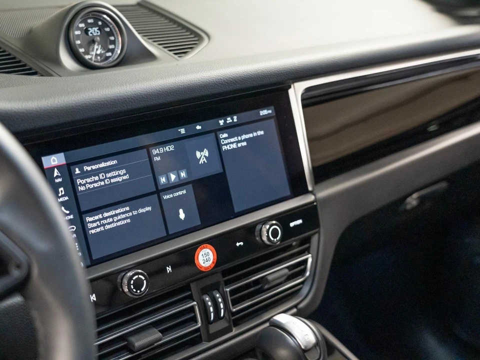 2026 Porsche Macan Electric - Image 22 of 30