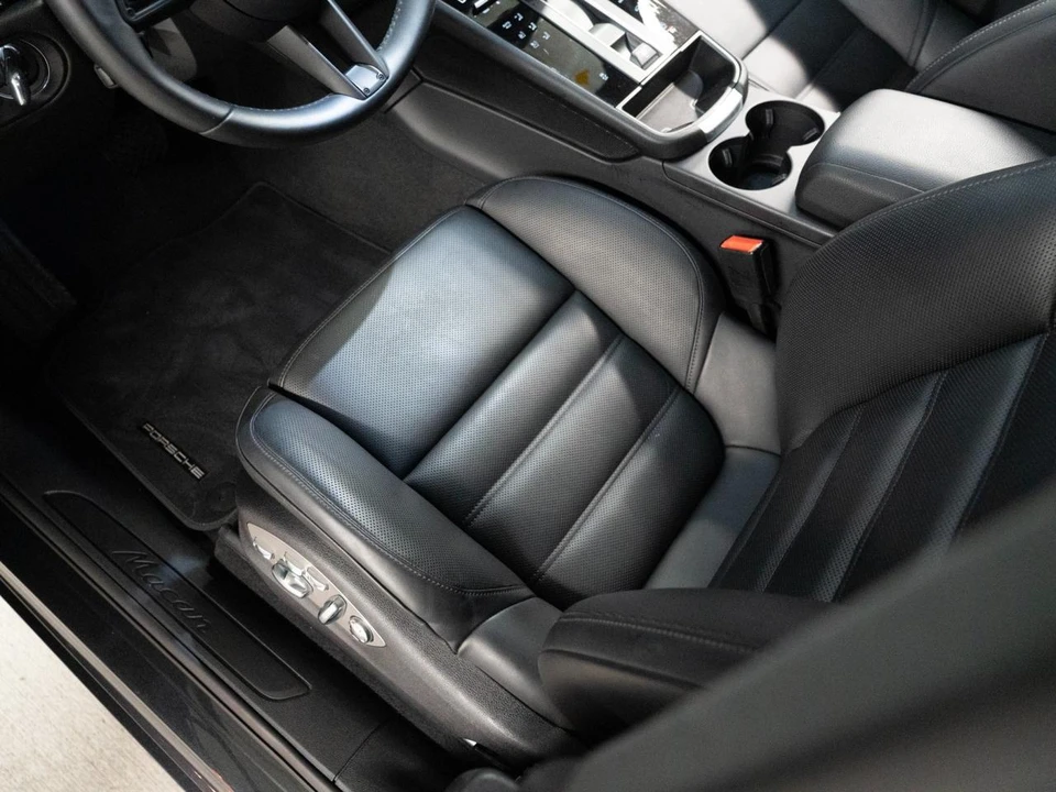 2026 Porsche Macan Electric - Image 15 of 30