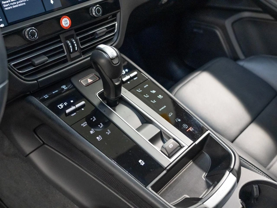 2026 Porsche Macan Electric - Image 23 of 30