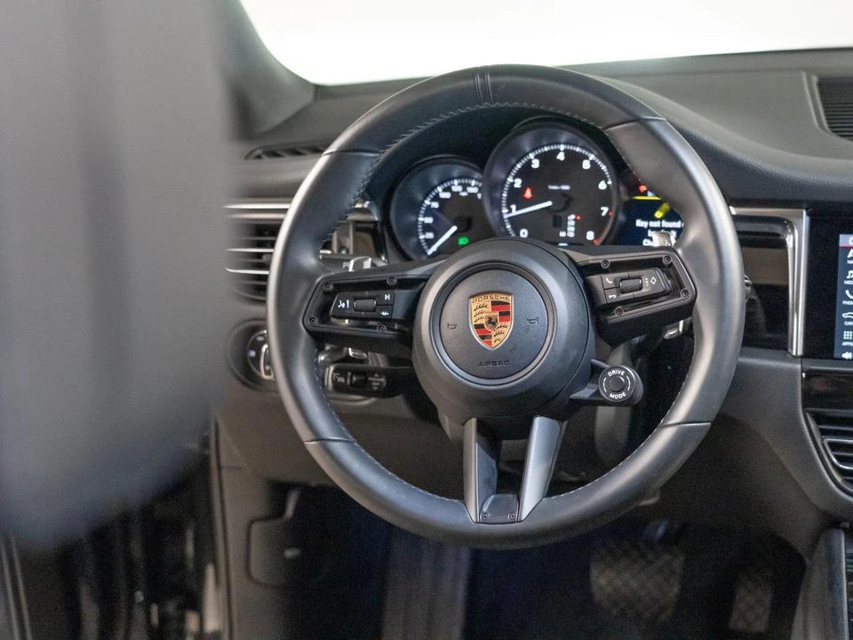 2026 Porsche Macan Electric - Image 28 of 30