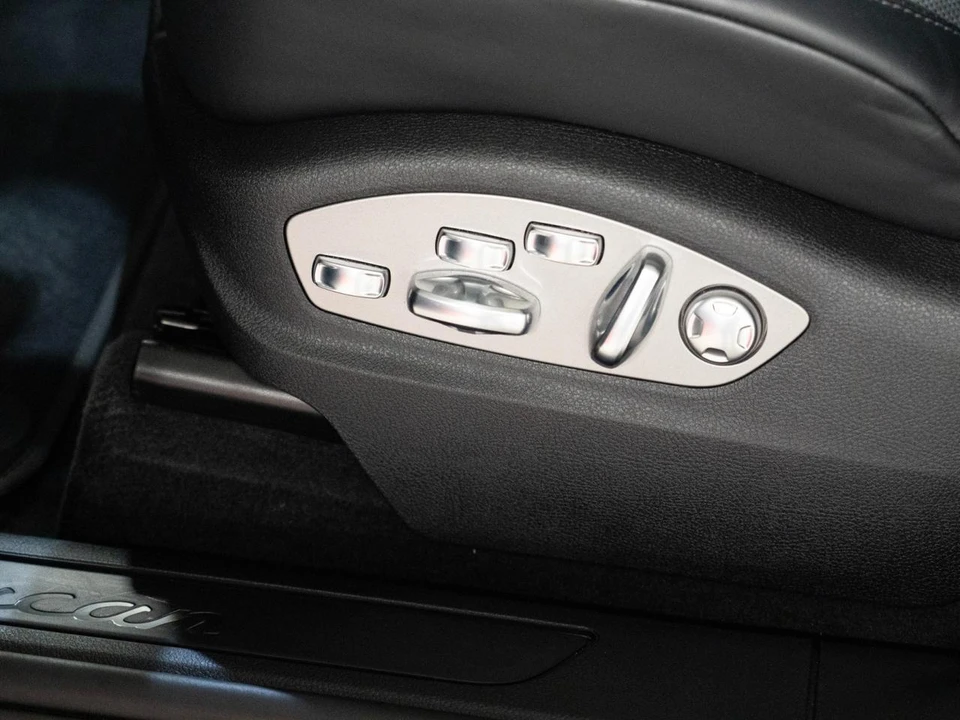 2026 Porsche Macan Electric - Image 14 of 30