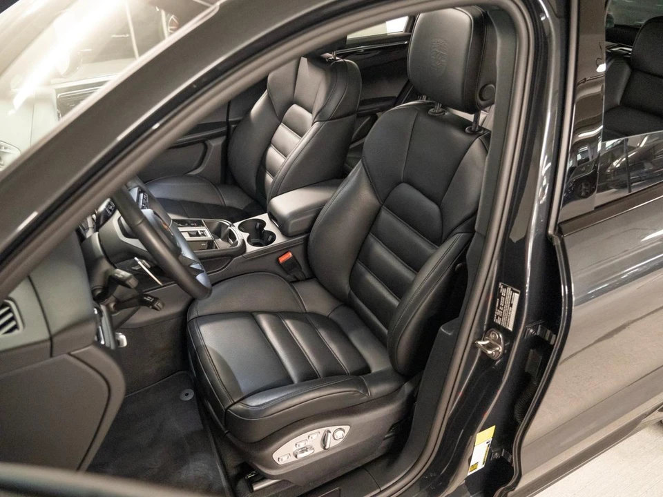 2026 Porsche Macan Electric - Image 6 of 30