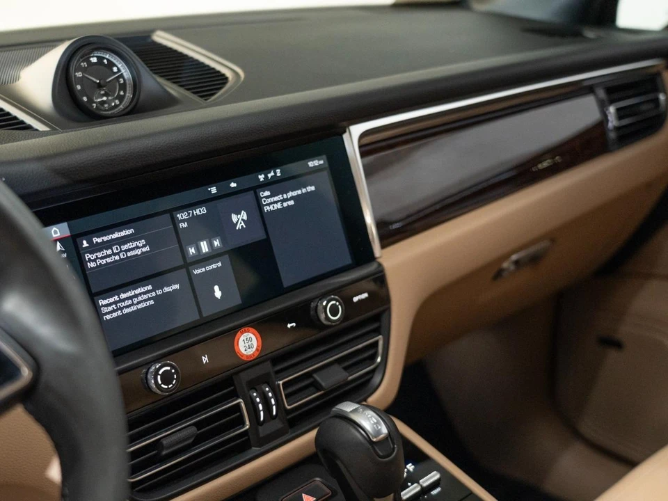 2026 Porsche Macan Electric - Image 22 of 29