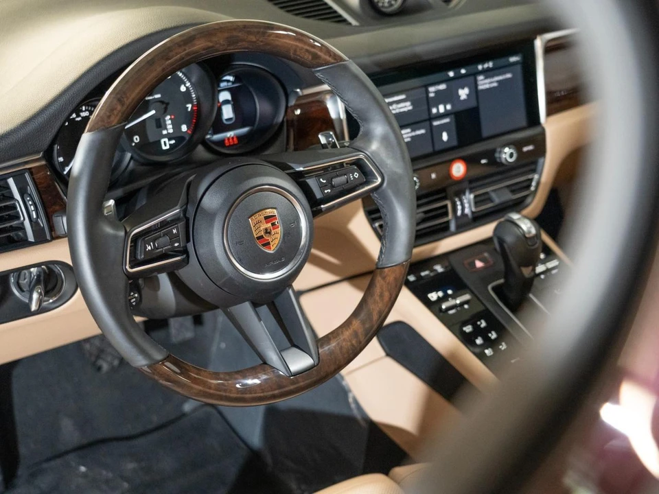 2026 Porsche Macan Electric - Image 17 of 29