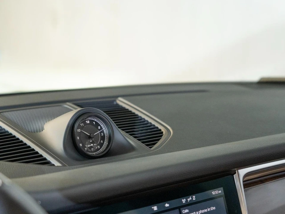 2026 Porsche Macan Electric - Image 21 of 29