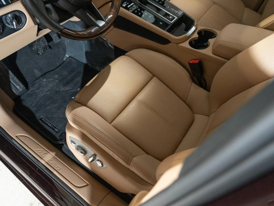 2026 Porsche Macan Electric - Image 16 of 29