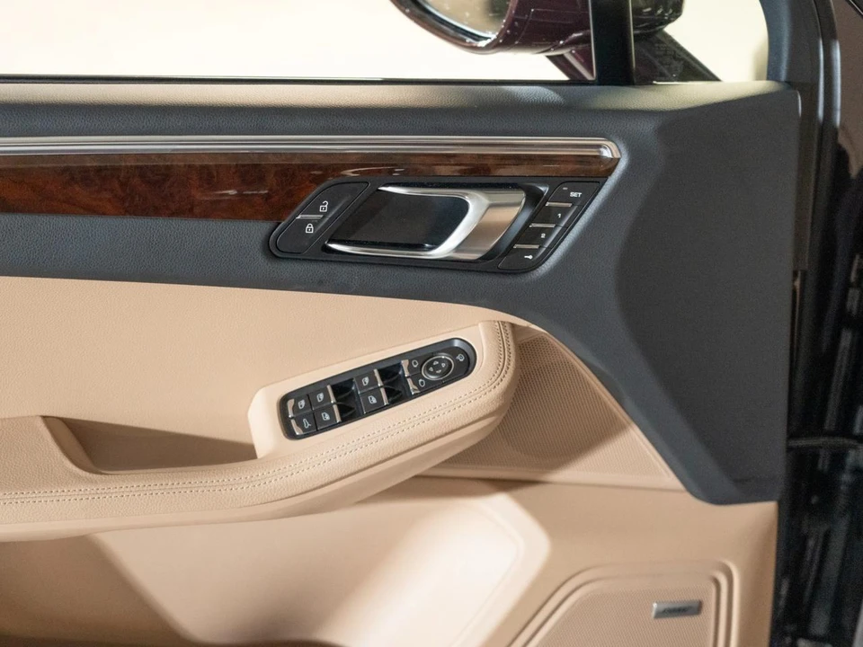 2026 Porsche Macan Electric - Image 19 of 29
