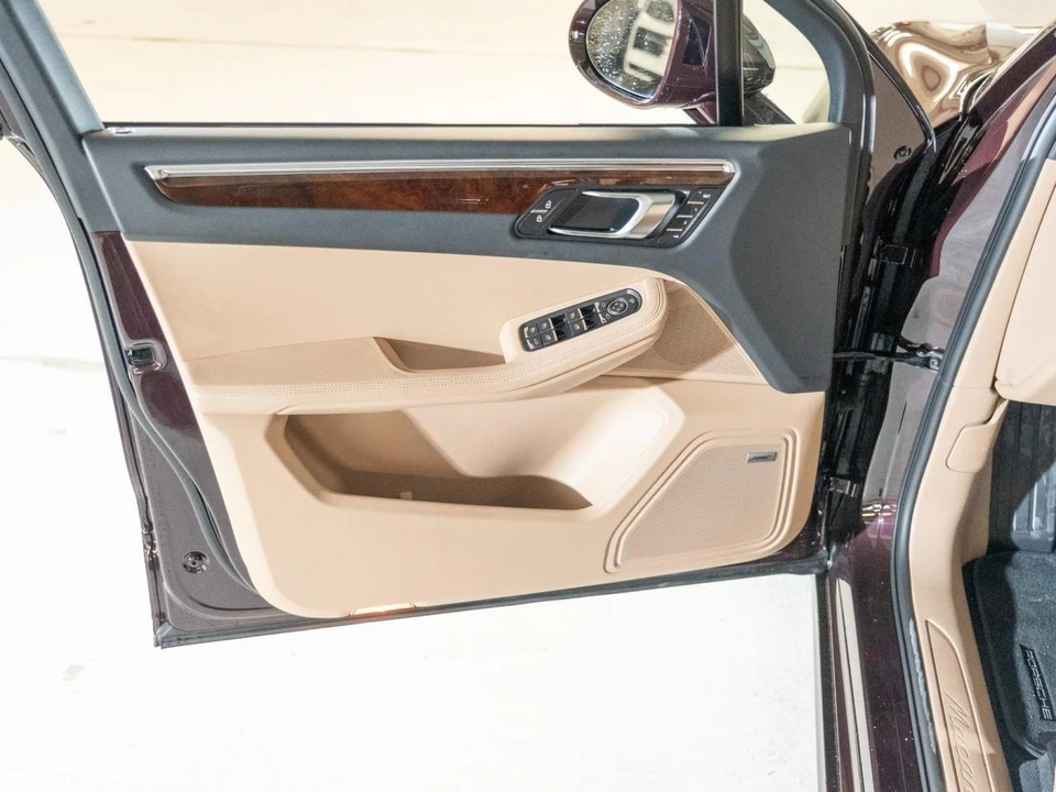 2026 Porsche Macan Electric - Image 18 of 29