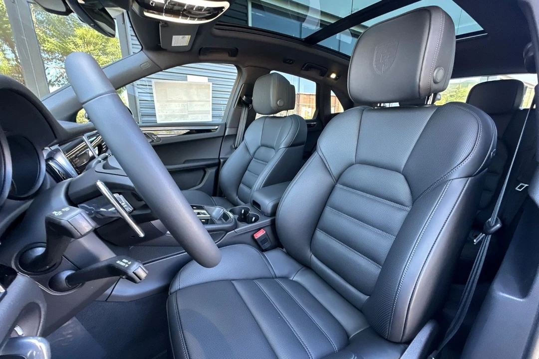 2026 Porsche Macan - Image 5 of 31