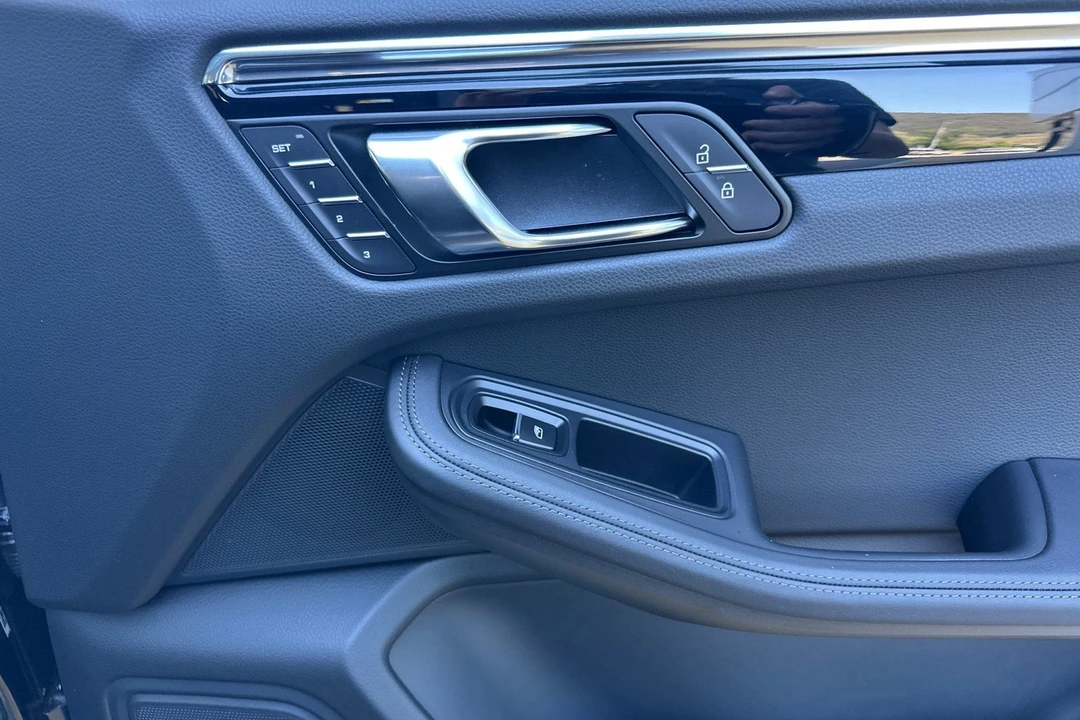 2026 Porsche Macan Electric - Image 20 of 31