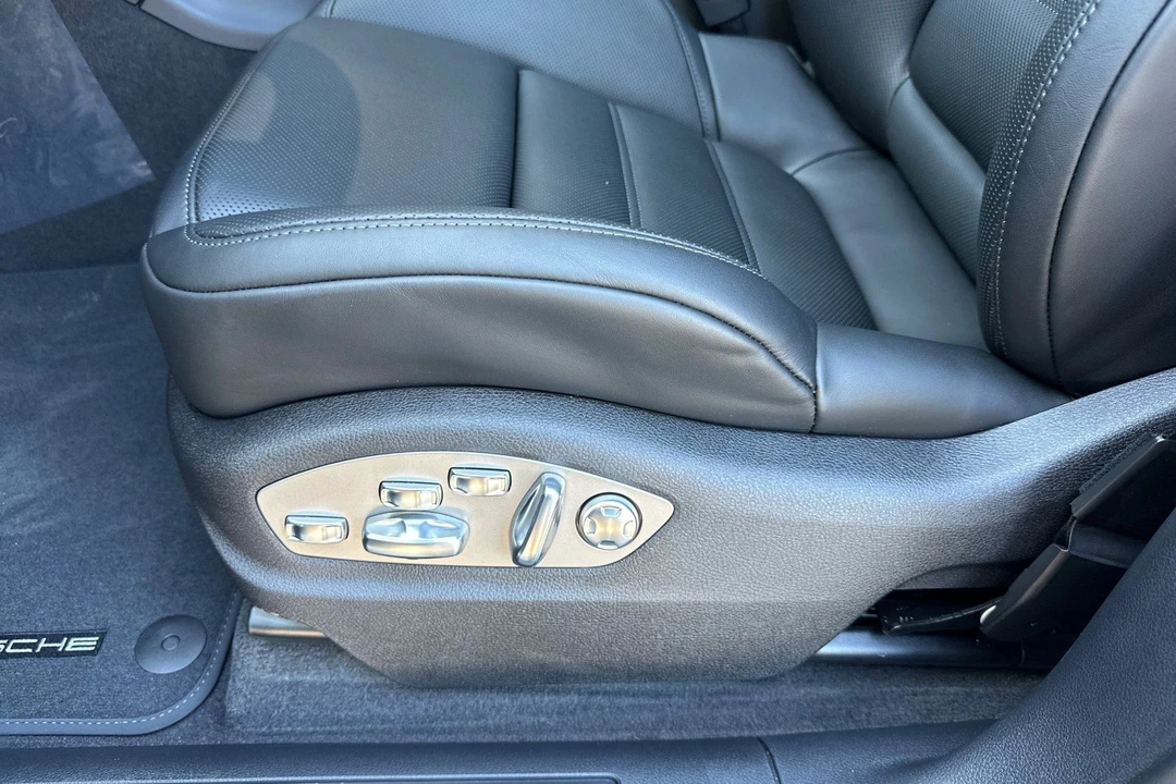 2026 Porsche Macan Electric - Image 14 of 31